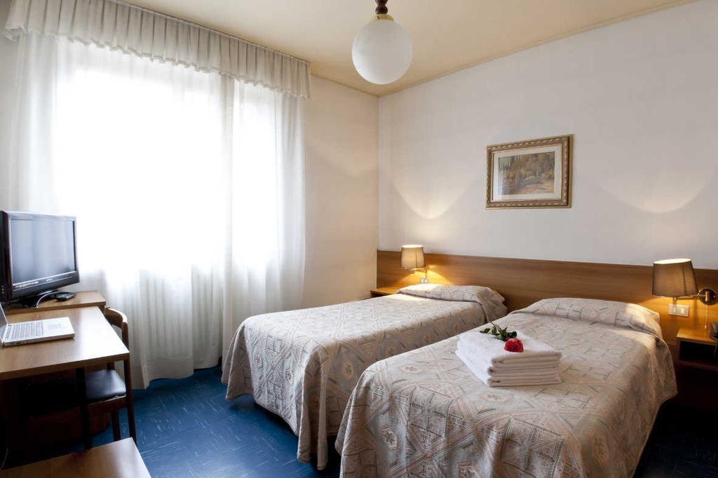 Hotel Dante ปอนเต เนลลัลปี ภายนอก รูปภาพ